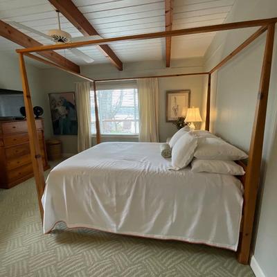 Queen Size Museum Of American Folk Art Poster Bed Mattress And Bedding