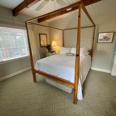 Queen Size Museum Of American Folk Art Poster Bed Mattress And Bedding