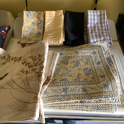 495 Blue & Yellow Washcloths & Placemats
