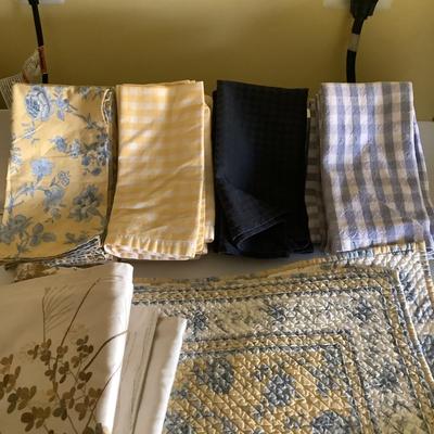 495 Blue & Yellow Washcloths & Placemats