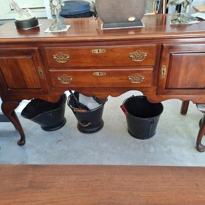 Sideboard with locking key
