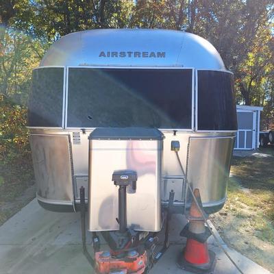 2009 Airstream with Hensley Hitch