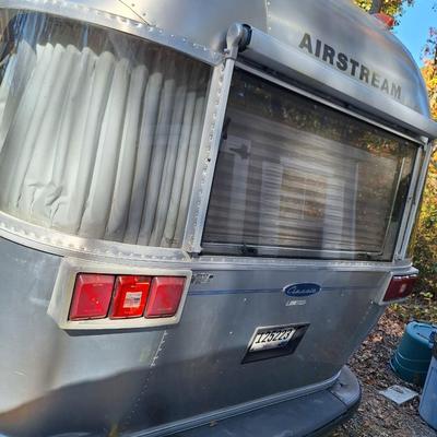 2009 Airstream with Hensley Hitch