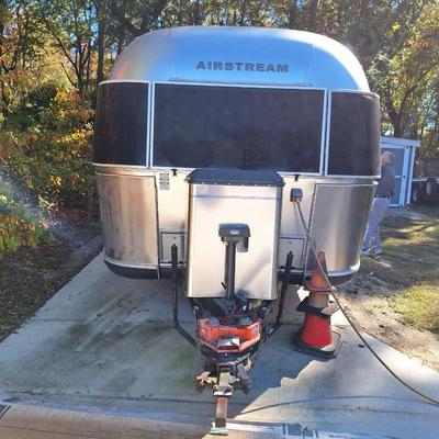 2009 Airstream with Hensley Hitch