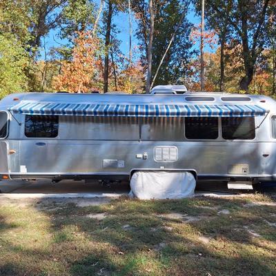 2009 Airstream with Hensley Hitch