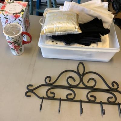 507 Tall Floral Mug & Linens with Wall Hanger