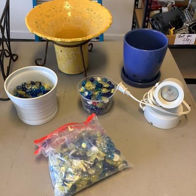 514 Assortment of Pots
