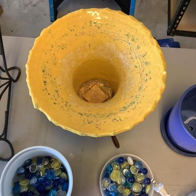 514 Assortment of Pots