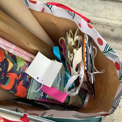 523 Christmas Wrapping Paper & Wine Gift Bags