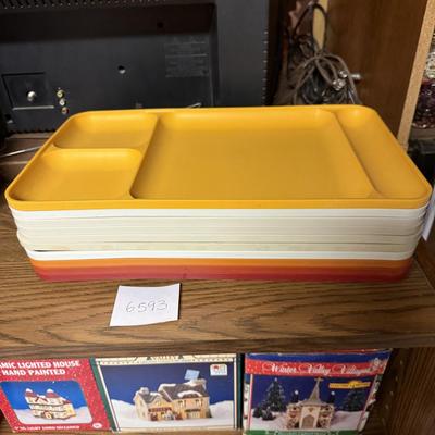 10-Tupperware trays