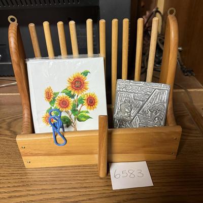 Wall shelf with notecards