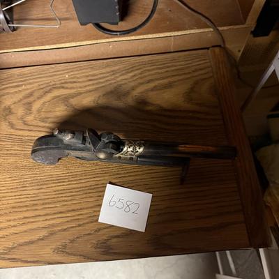 Pirate cigarette lighter