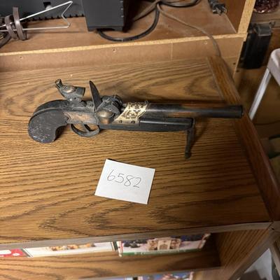 Pirate cigarette lighter