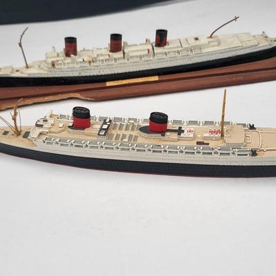 10" Queen Mary & Queen Elizabeth Die Cast Ship Models