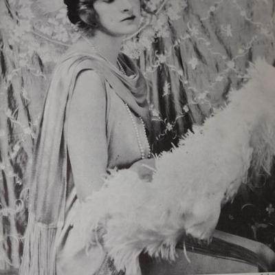 VANITY FAIR HARDCOVER. A CALALCADE OF THE 1920'S- 1930'S