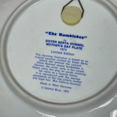 1974 Mother's Day Plate "The Bumblebee" with box