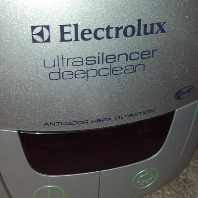 Electrolux Ultrasilencer Deepclean Tank Vacuum Cleaner- In Working Condition