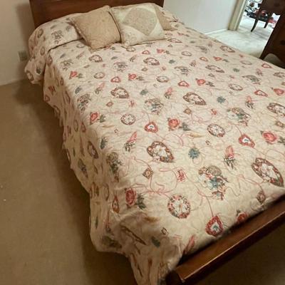 Vintage Wood Full Size Bed, ornate Headboard and Footboard