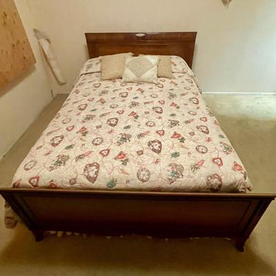 Vintage Wood Full Size Bed, ornate Headboard and Footboard