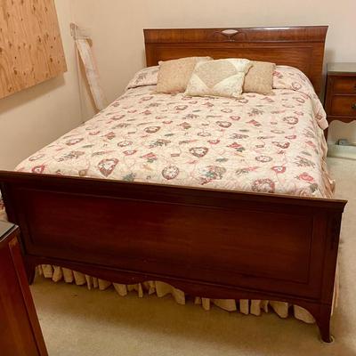Vintage Wood Full Size Bed, ornate Headboard and Footboard