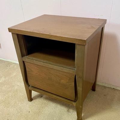 Vintage Walnut MCM Single Drawer Nightstand Bedside Table
