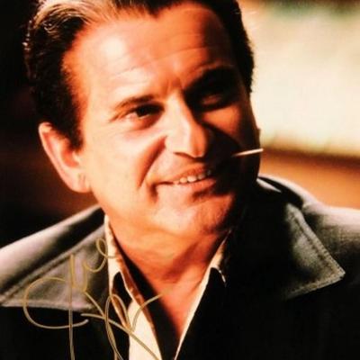 Joe Pesci signed portrait photo 
