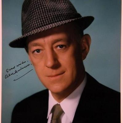 Alec Guinness signed portrait photo 