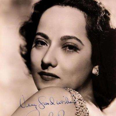 Merle Oberon signed portrait photo 