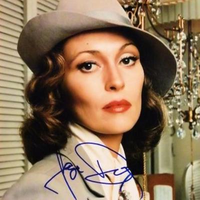 Faye Dunaway signed portrait photo 