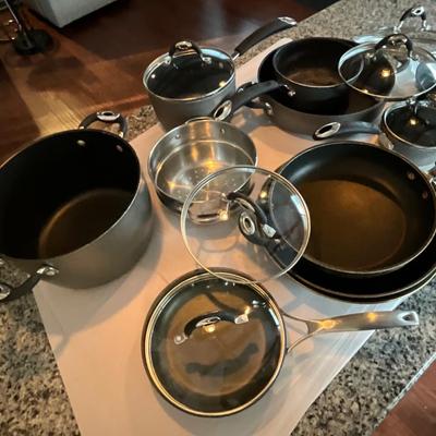 Set of Cooking Pots, Pans,Lids And Strainer