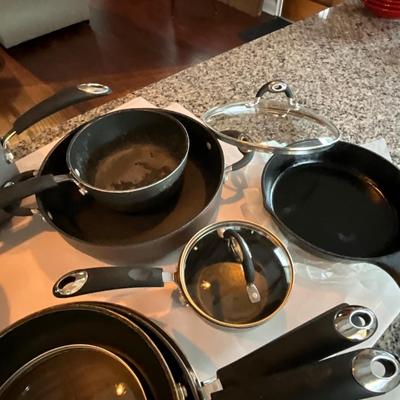 Set of Cooking Pots, Pans,Lids And Strainer