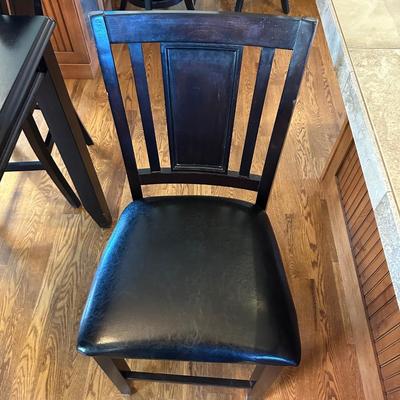 COUNTERTOP HEIGHT DINING TABLE W/BUILT IN (BUTTERFLY) LEAF AND 4 CHAIRS
