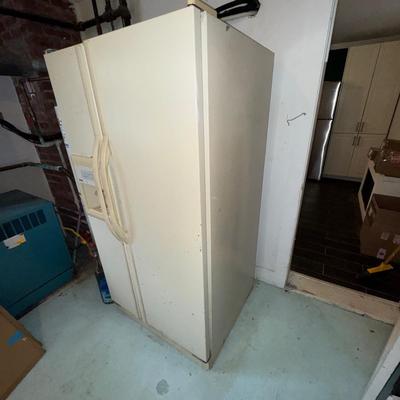 322 KENMORE ® COLDSPOT ® Side by Side Refrigerator/Freezer