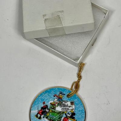 Disney Parks Christmas Annual Disc Ornament Seasons Greetings Christmas 1986
