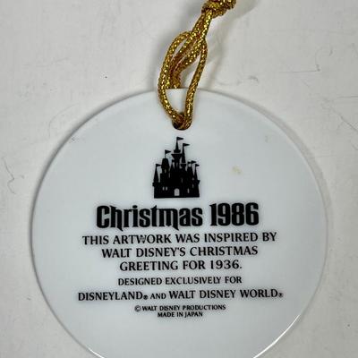 Disney Parks Christmas Annual Disc Ornament Seasons Greetings Christmas 1986