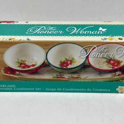 The Pioneer Woman Condiment set