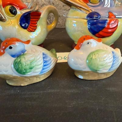 Lusterware sugar & creamer/ salt & pepper