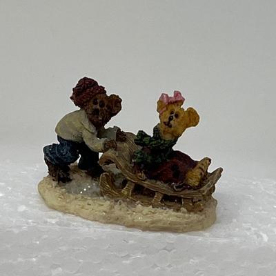 Boyds Bears Figures, Igloo and Sugar Plum Pavilion