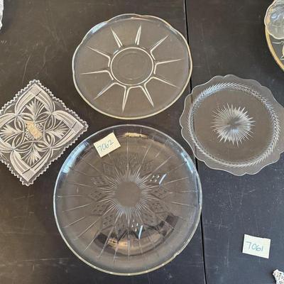 4 serving plates
