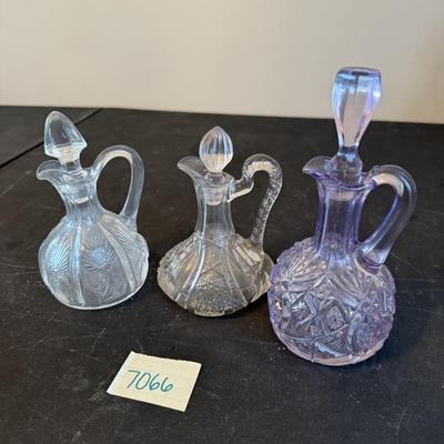 Set of 3 cruets