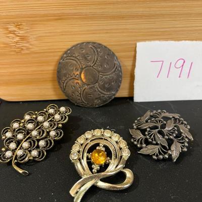 Broaches