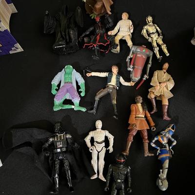 14 Star Wars action figures