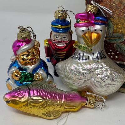 Stunning Decorative Ceramic Vase & Ornaments