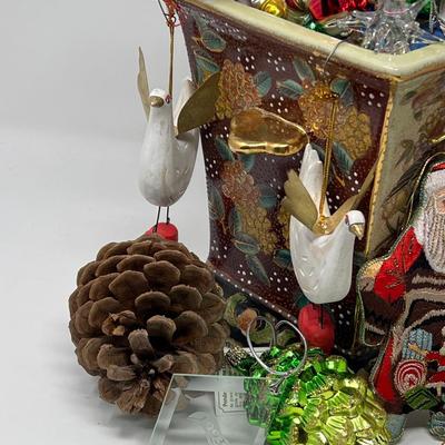 Stunning Decorative Ceramic Vase & Ornaments