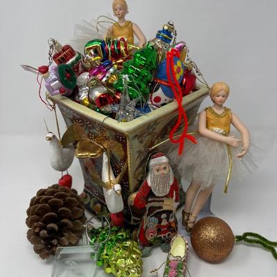 Stunning Decorative Ceramic Vase & Ornaments
