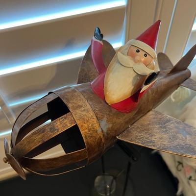 Balancing Santa in Plane Toy