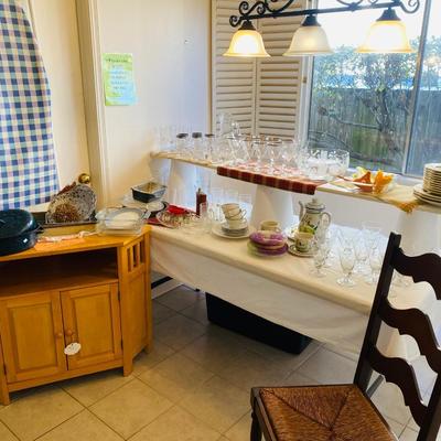Lot 5: Kitchen Nook Selection