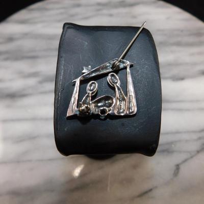 925 Sterling Nativity Brooch 4.1g