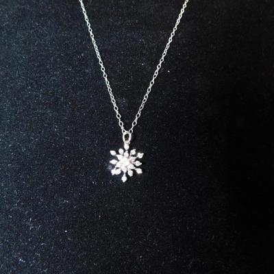 925 Sterling Link Chain w/ 925 + Glass Snowflake Pendant 18" - 1.6g