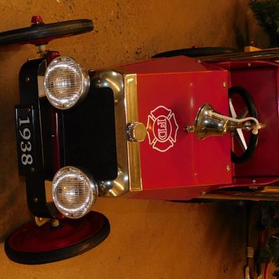 Classic "1938" Firetruck Pedal Car, Bell and Hose Need Work 37"x21"15"